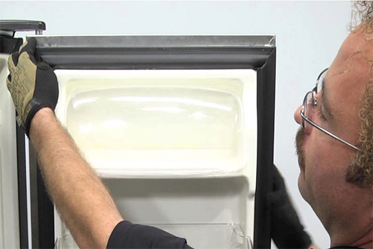 Перенавеска дверей холодильника в Электрогорске